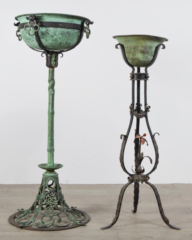 2 Green Patinated Iron Planters on Stands (1 of 9)