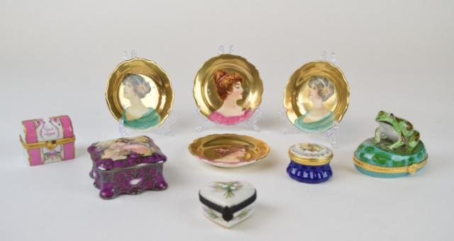 Grouping of Porcelain Dresser Items (1 of 20)