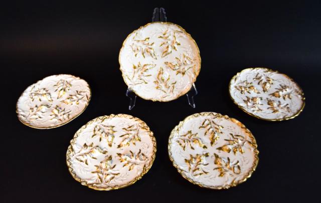 Set of 5 Haviland Limoges Seaweed Oyster Plates: Set of 5 Haviland Limoges French porcelain 5 well oyster plates. White with raised gilt seaweed decoration. All with TH. Haviland Limoges France and Manufactured by Limoges Theodore Haviland backstamp