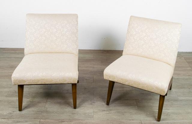 Jens Risom Pair Of Lounge Chairs For Knoll: Jens Risom (Denmark 1916-2016) Pair of slipper lounge chairs for Knoll Associates 1940's. Reupholstered in white fabric. Some wear to wooded legs. 24"x 30 1/2" x 27 1/2"