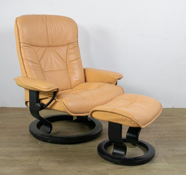 Ekornes Scandinavian Lounge Chair and Ottoman (1 of 14)