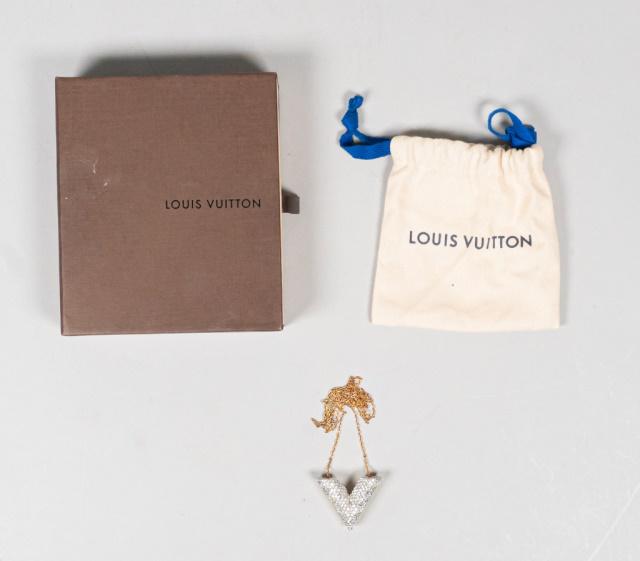 Louis Vuitton Essential V Pendant on Chain (1 of 7)