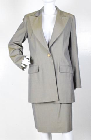 Designer Guy Larouche - Paris Silk Pant Suit: Designer Guy Larouche - Paris - Silk Pant Suit Single Button Closure Front Size 42