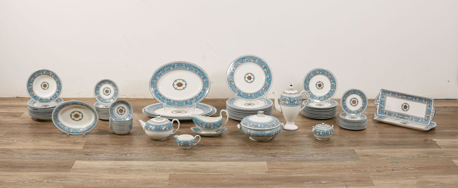 84 Pieces of Wedgwood Florentine China (1 of 20)
