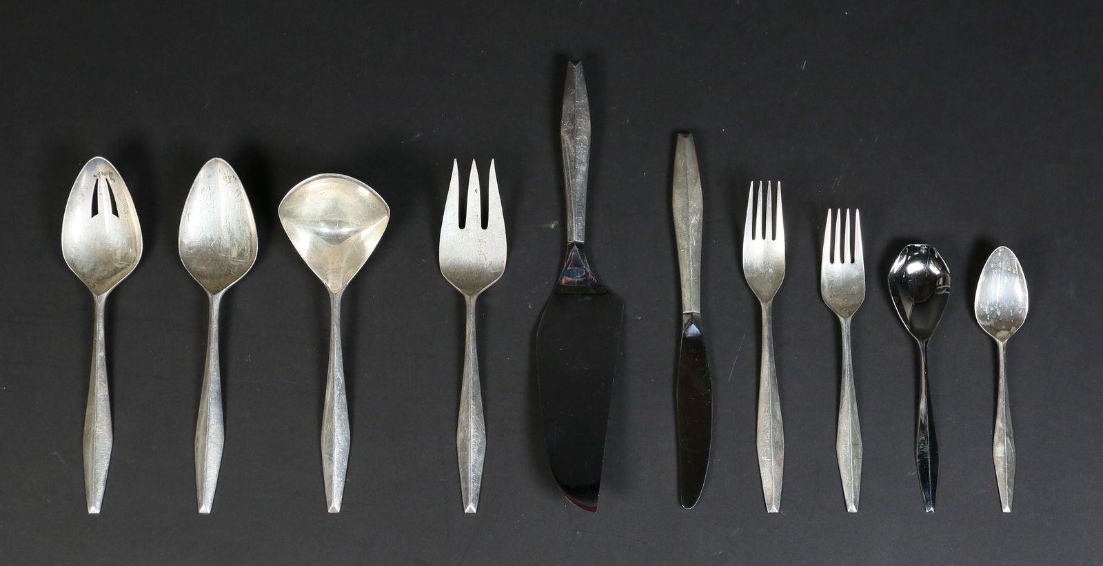 54 Pieces Reed & Barton Diamond Sterling Flatware (1 of 15)