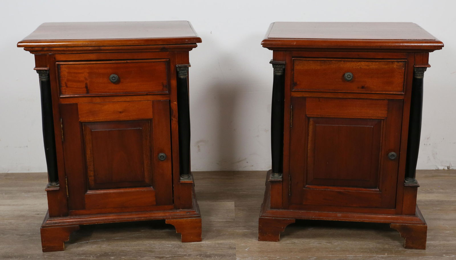 Pair of American Classical Style Nightstands (1 of 12)