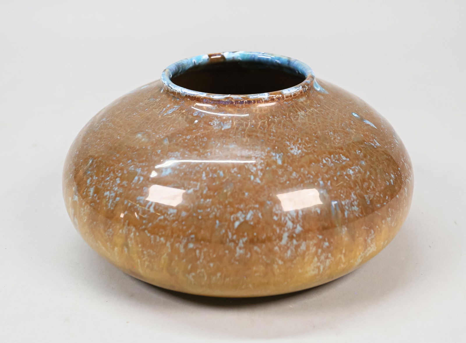 Shearwater Pottery Vase (0210) on Jun 23, 2022 Willow Auction House