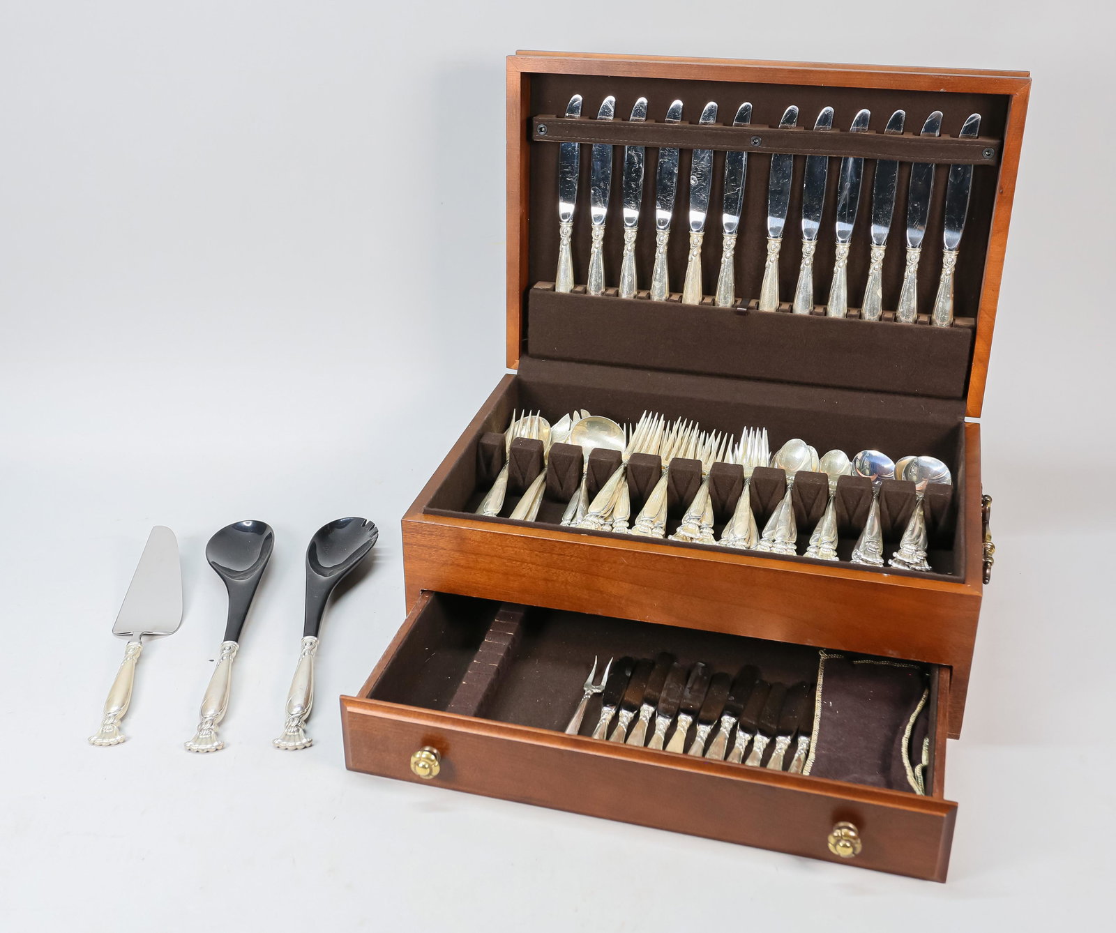 83 Pieces Wallace Sterling Flatware (1 of 20)