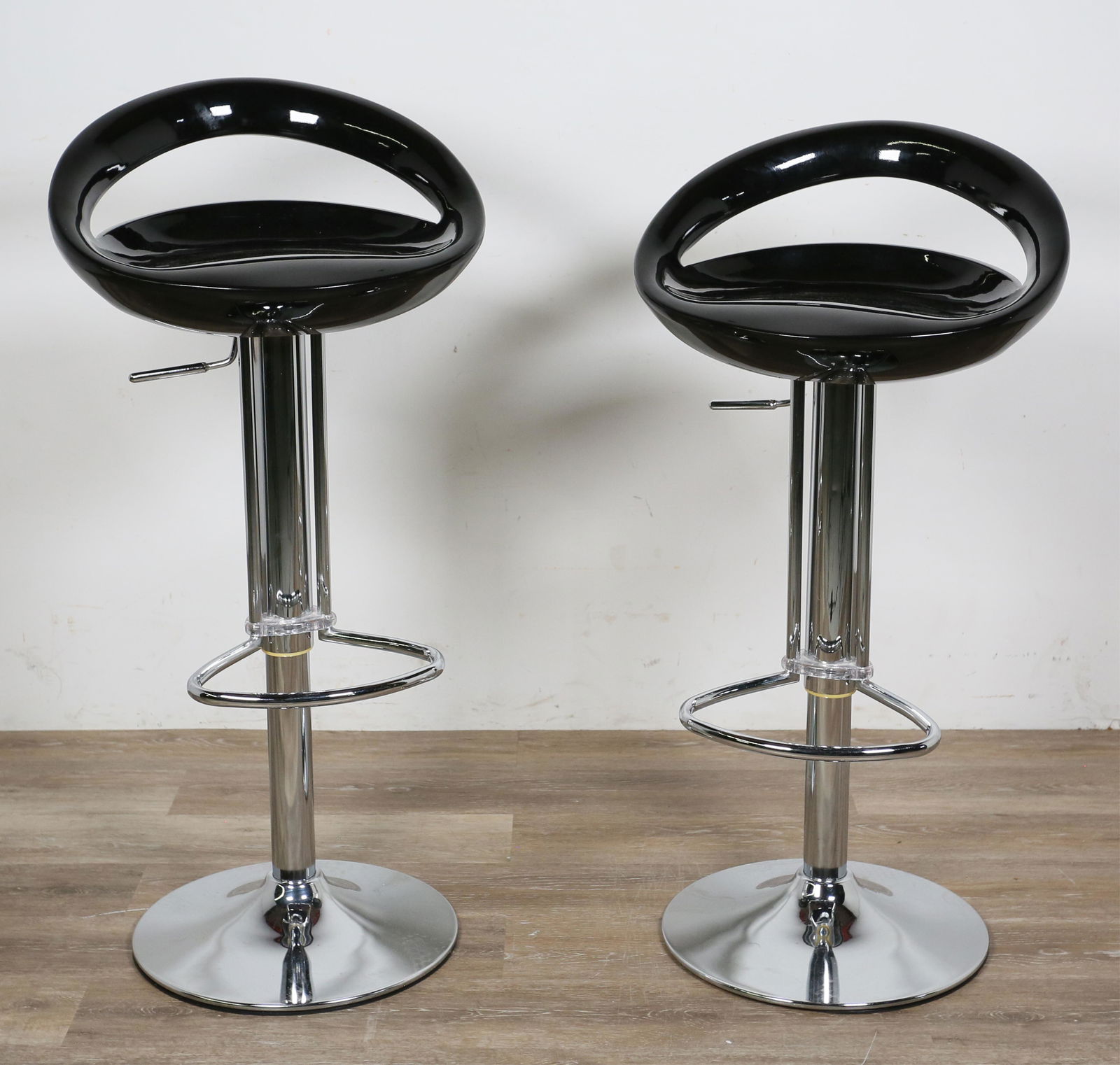 Pair of Mid Century Googie Style Bar Stools (1 of 9)