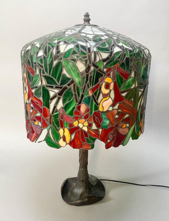 Tiffany Style Leaded Glass Table Lamp (1 of 20)
