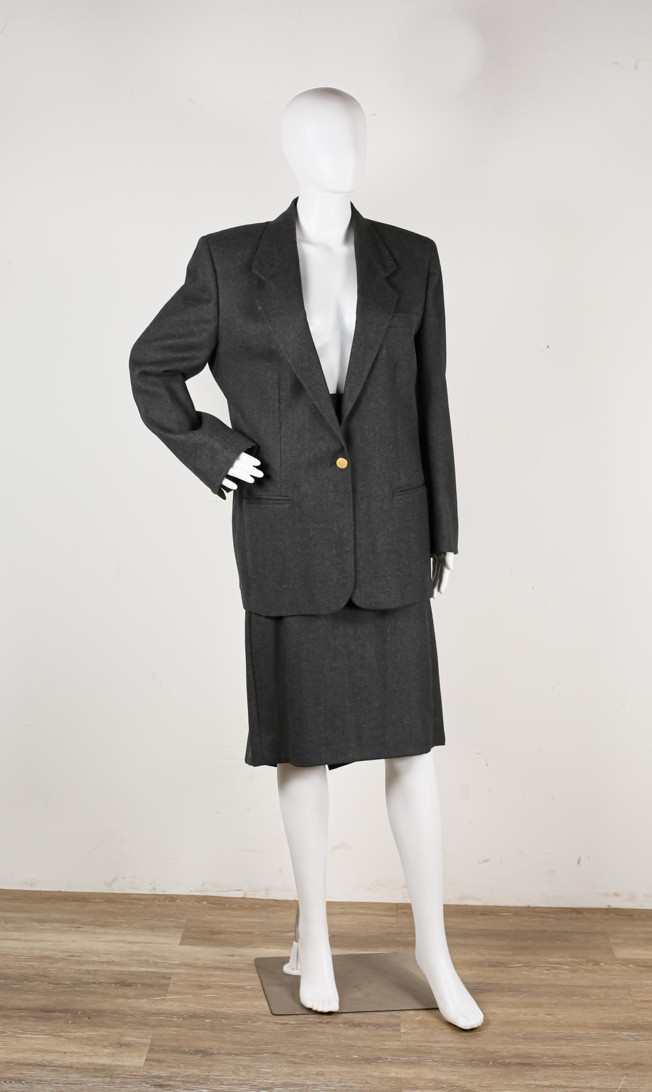 Brooks Brothers Wool Skirt Suit: Brooks Brothers wool blazer, size 12, good condition, skirt has been altered/elasticized (original waistband included with size 14 tag), 36" waist, 26"long, minor marks from wear, good condition.