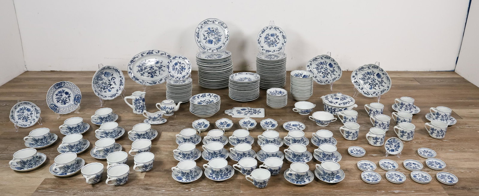 225 Pieces Blue Danube Porcelain Dinnerware: 225 piece Japanese Blue Danube Blue Onion style porcelain dinner service. 25 dinner plates, 28 salad plates, 20 bread & butter plates, 19 cups & 16 saucers, 14 large cups & 9 large saucers, 2 bouillon