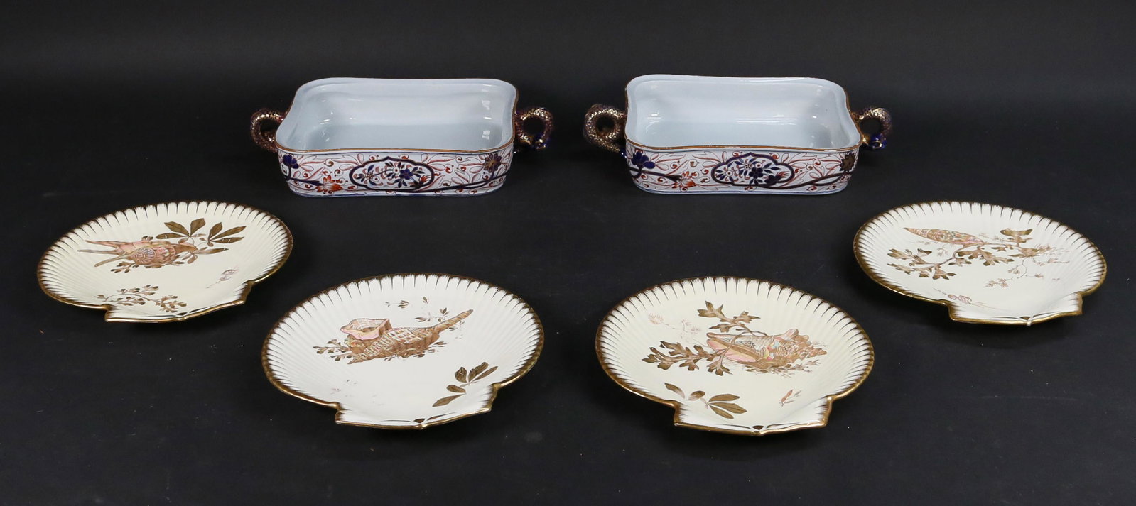 Lot of English Porcelain Spode & Wedgwood: 6 pieces of English porcelain. Set of 4 Wedgwood hand painted shell plates, with Wedgwood vase mark circa late 19th century and impressed Wedgwood marks, each 9" x 9"; pair of Spode ironstone porcelai