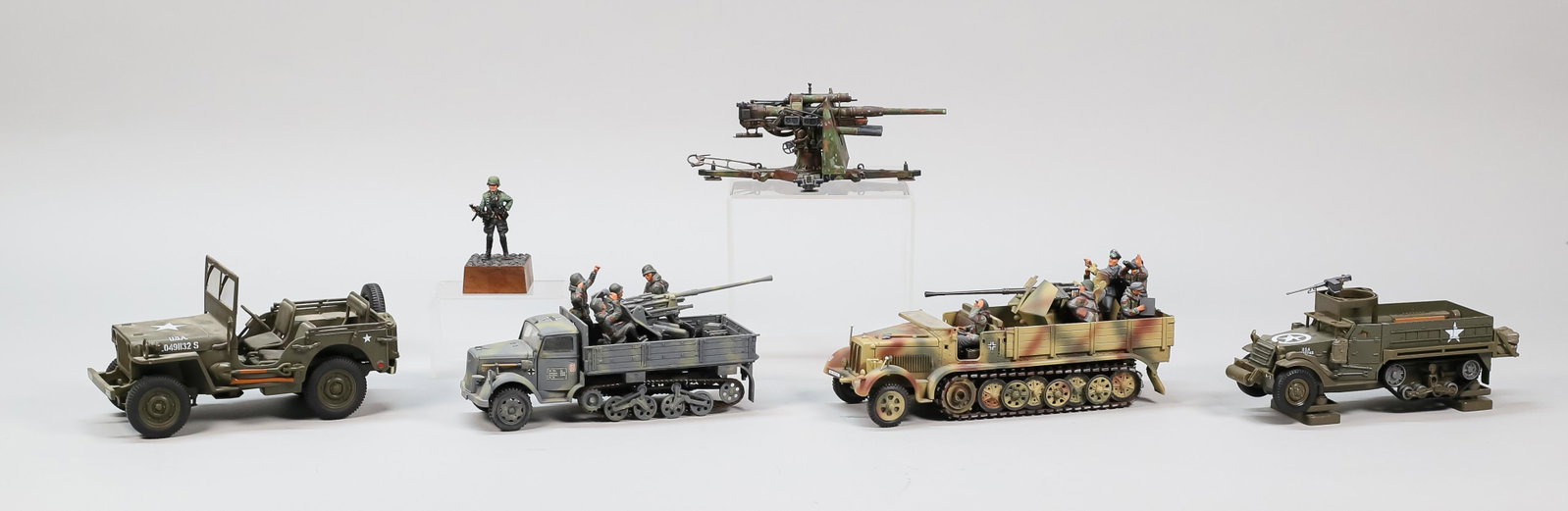 World War II Military Models And Dioramas: 1/32 scale military models. New Ray Toys United States WW II half-track. 21st Century Toys German WW II half-track with mounted gun 5 soldiers and 1 officer. 21st Century Toys Century Toys German WW I