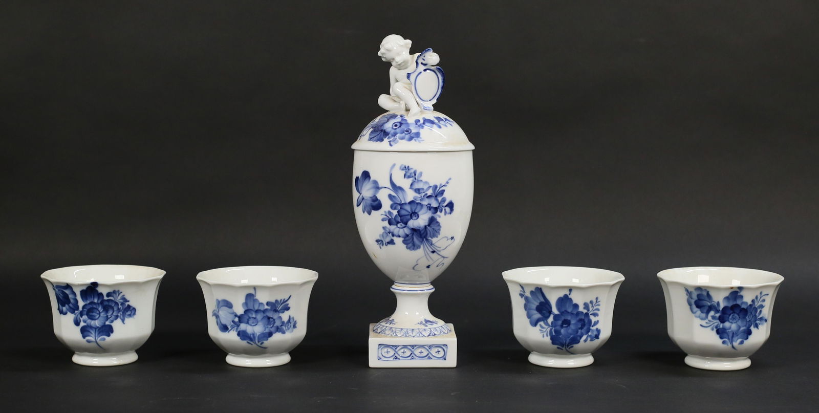 Royal Copenhagen Blue Flowers Urn & 4 Bowls (1 of 14)
