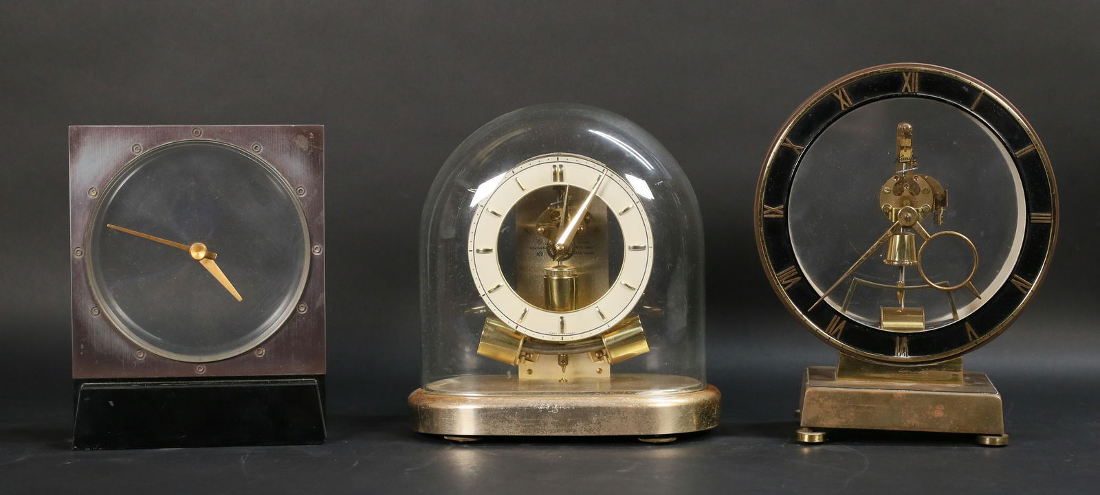 3 Modern Electric Shelf Clocks (1 of 20)