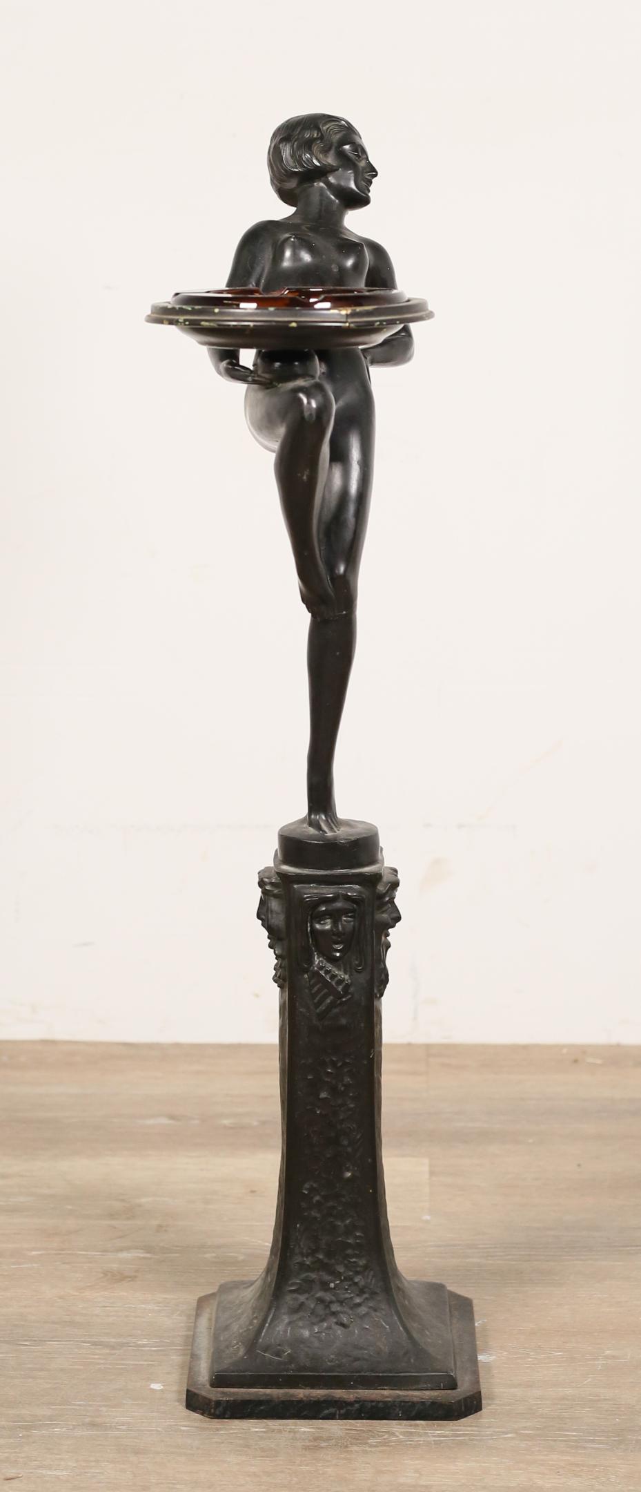 Art Metal Works Art Deco Figural Smoking Stand: Art Deco figural nude smoking stand produced by Art Metal Works (later Ronson lighter company). Newark, NJ, circa 1957. Figural metal female nude supporting ashtray with amber glass liner (marked with