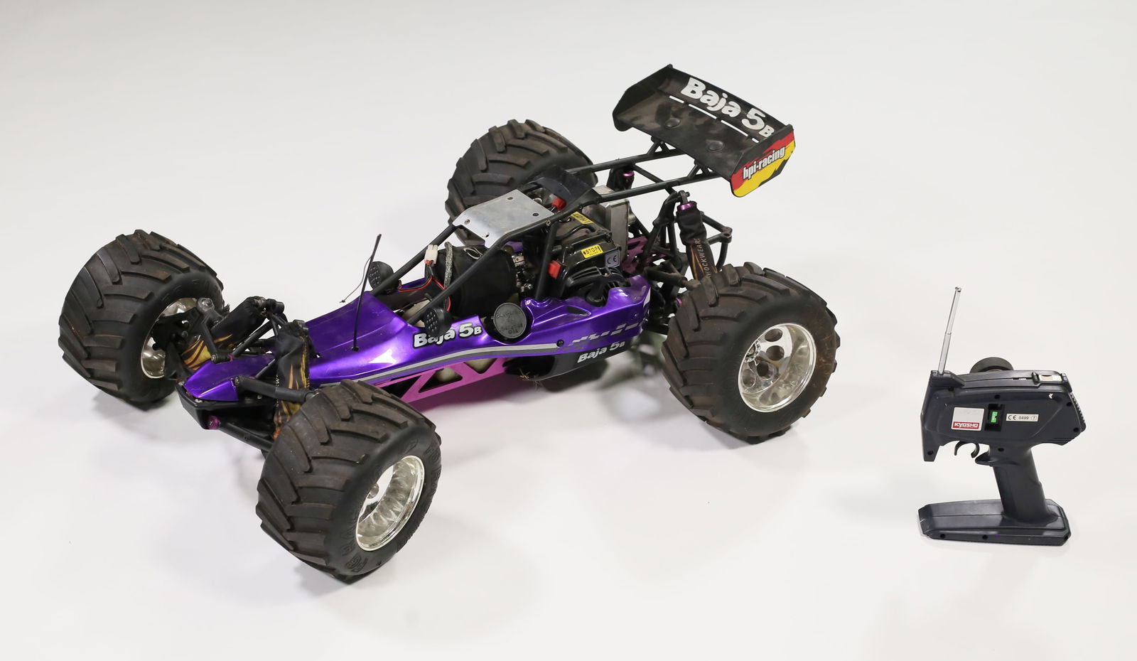 HPI Baja 5B 1/5 Scale Gas Radio Control Buggy (1 of 16)