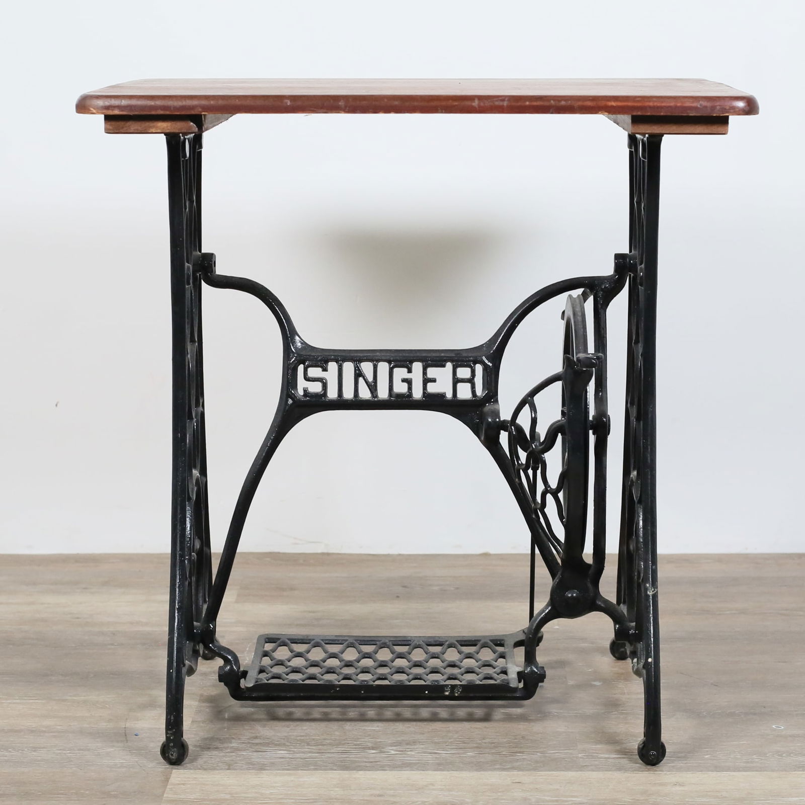 Singer Sewing Machine Table (1 of 15)