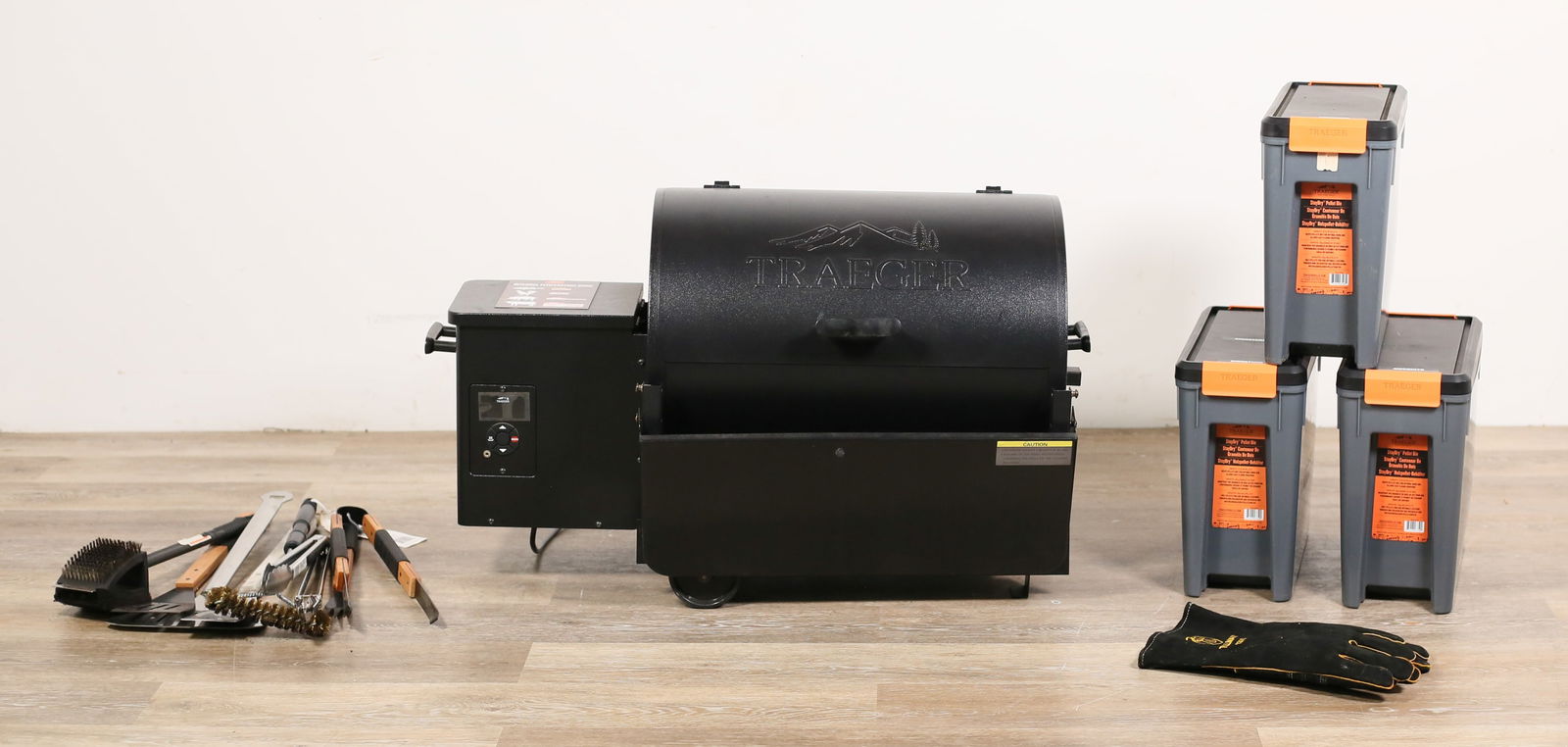 Traeger Tailgater 20 Wood Pellet Grill and Smoker (1 of 18)