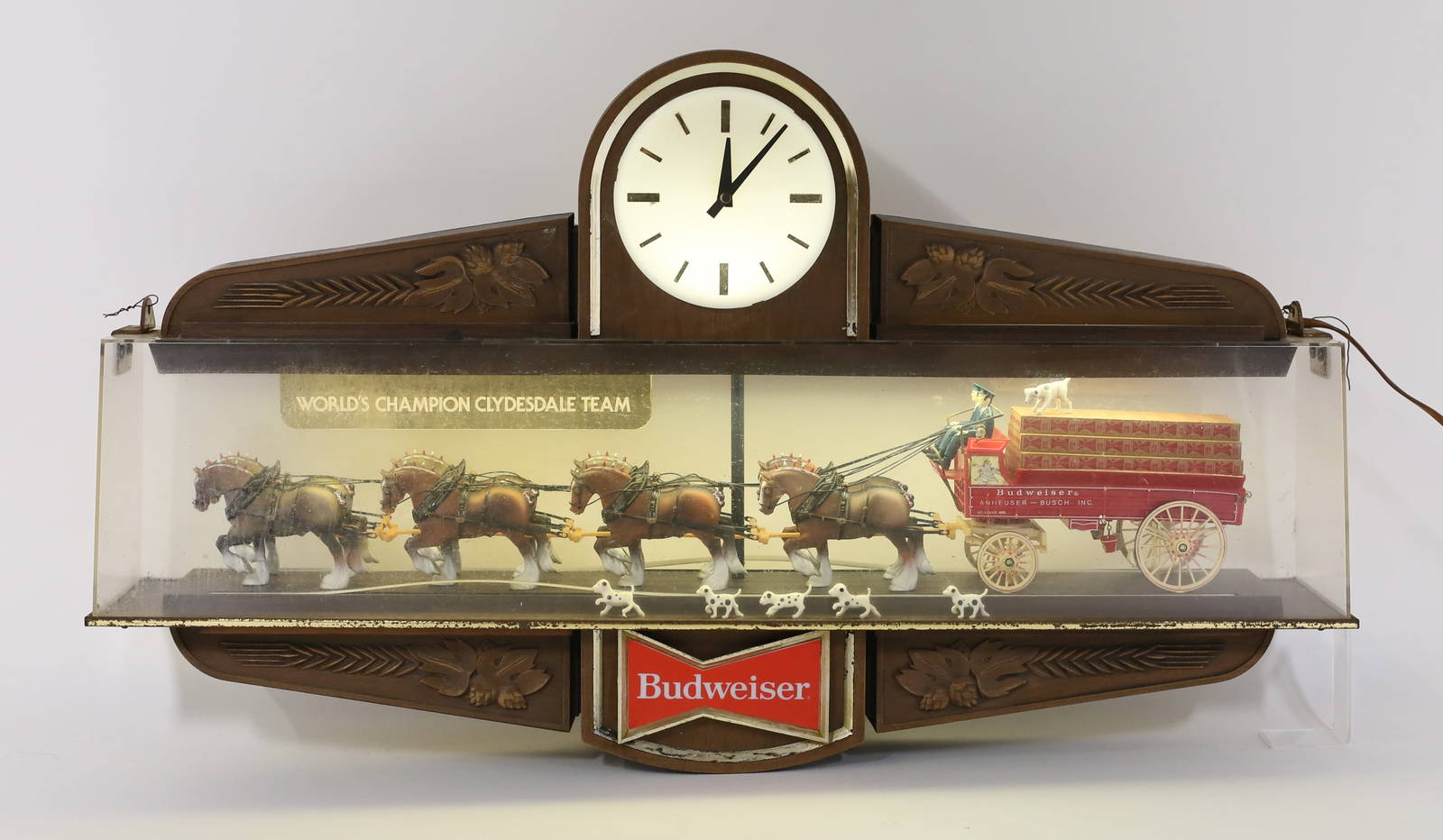 Budweiser Clydesdale Clock With Dogs Auction
