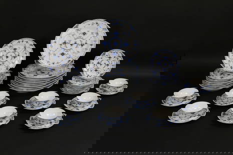 40 Pieces Royal Copenhagen Blue Fluted Dinnerware: Royal Copenhagen porcelain dinner service for 8, in the Blue Fluted Half Lace pattern. 40 pieces, including 8 dinner plates, 8 salad plates, 8 bread & butter plates, 8 cups and 8 saucers. Dinner plate