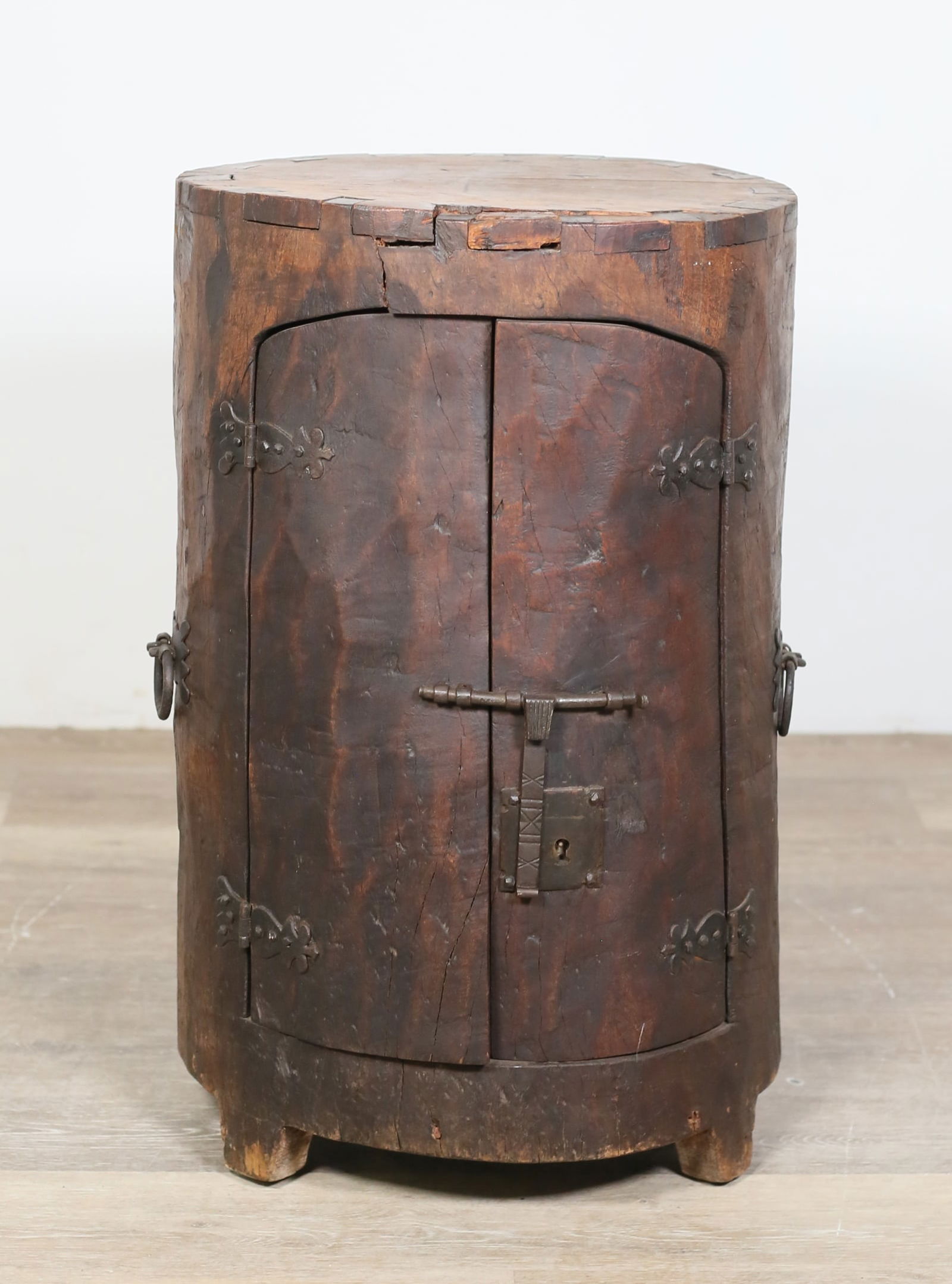 Rustic Primitive Tree Trunk Cabinet (1 of 20)