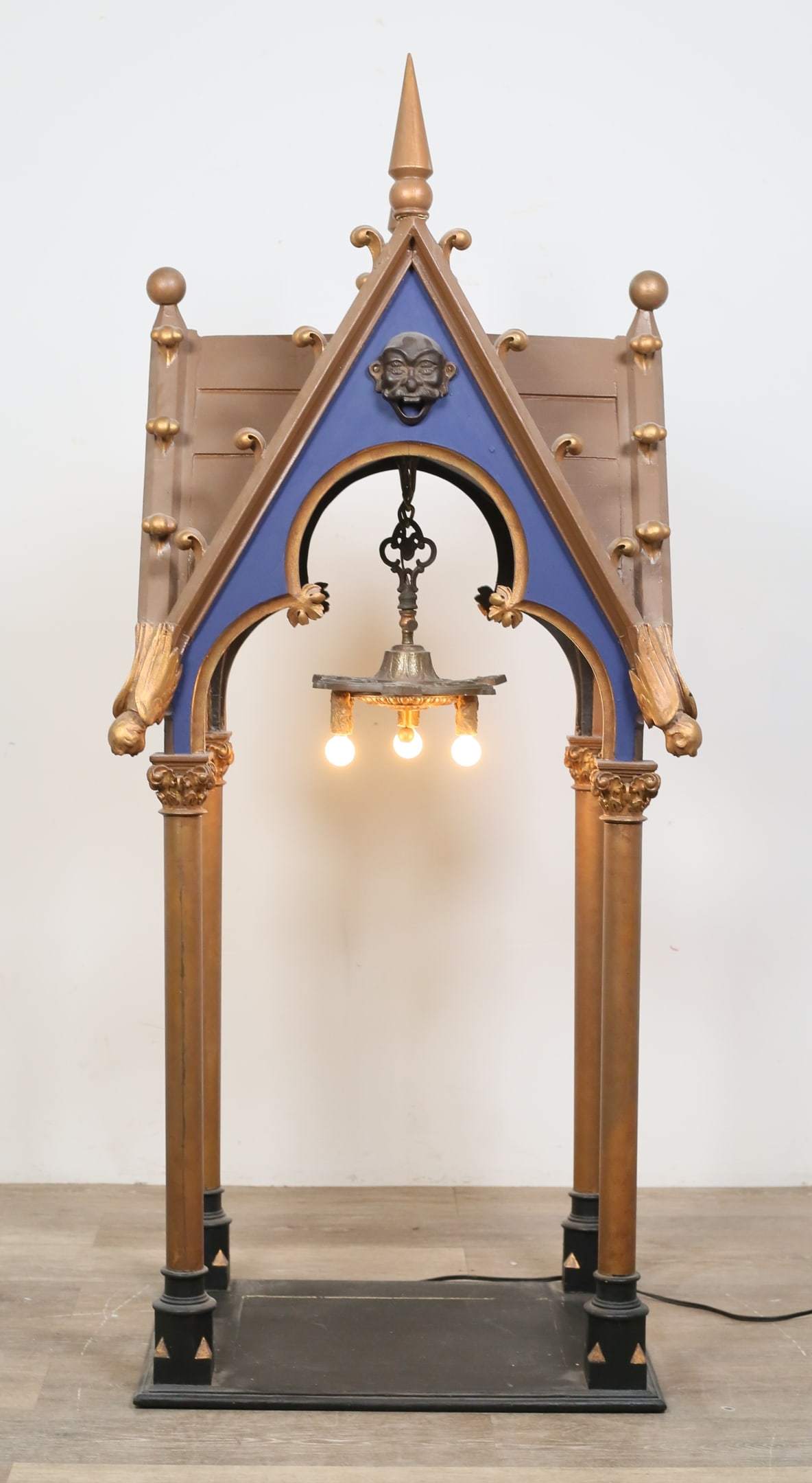 Gothic Style Shrine Lamp (1 of 20)