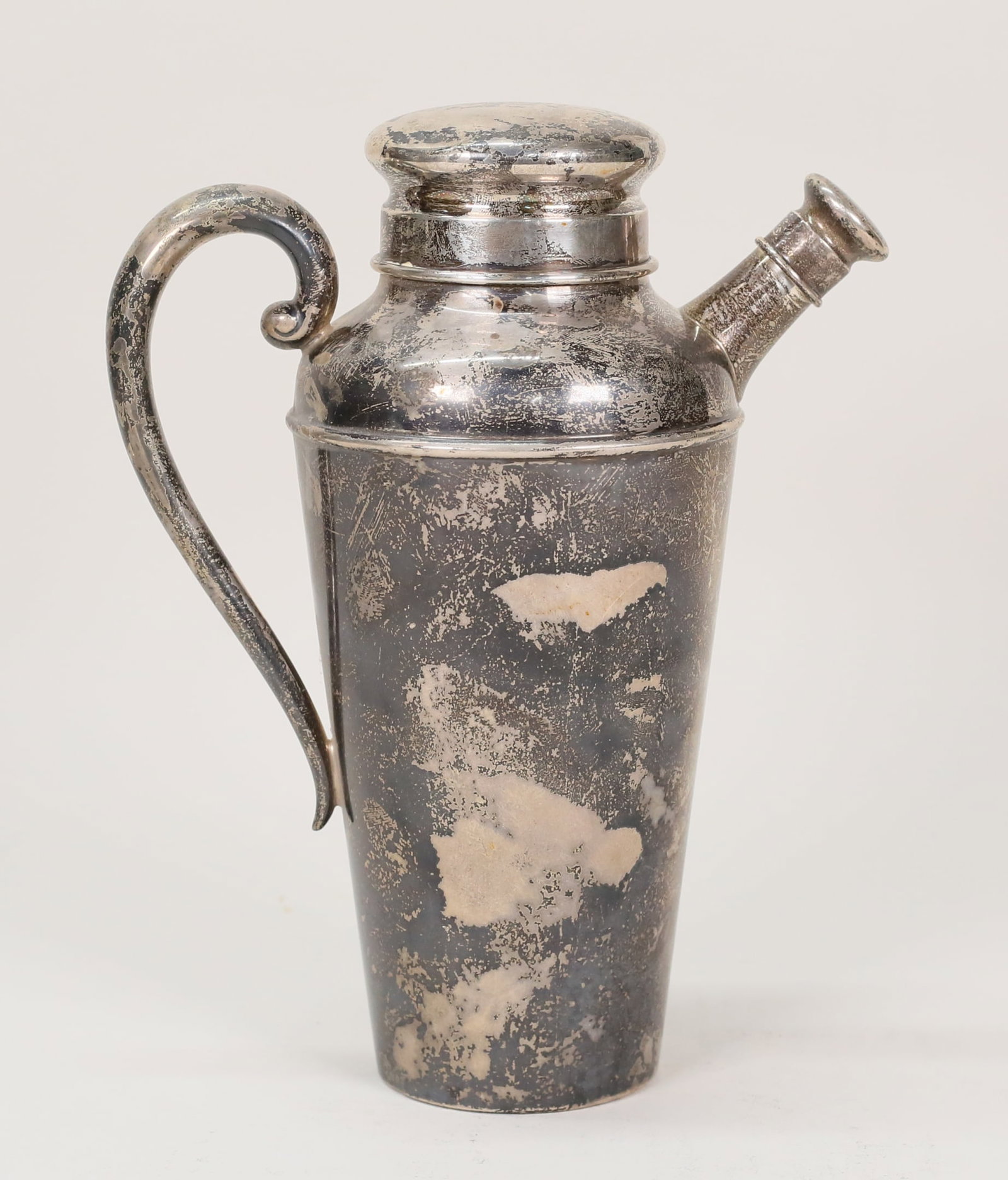 S. Kirk & Son Sterling Cocktail Shaker: Samuel Kirk & Son sterling silver cocktail shaker. 9 5/8"H. Marked S. Kirk & Son Sterling 413A on the underside. 570 grams. Lid dented, heavily tarnished. Provenance: From the Estate of Angela Gross F