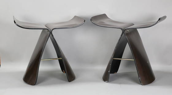 Pair of Sori Yanagi Style Modern Butterfly Stools: Pair of Japanese Modern style butterfly stools in the style of Sori Yanagi (Japanese, 1915-2011). 21st century. Lacquered and bentwood plywood with metal stretchers. No apparent maker's marks,