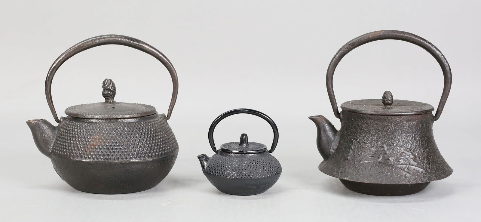 3 Japanese Iron Teapots (1 of 20)