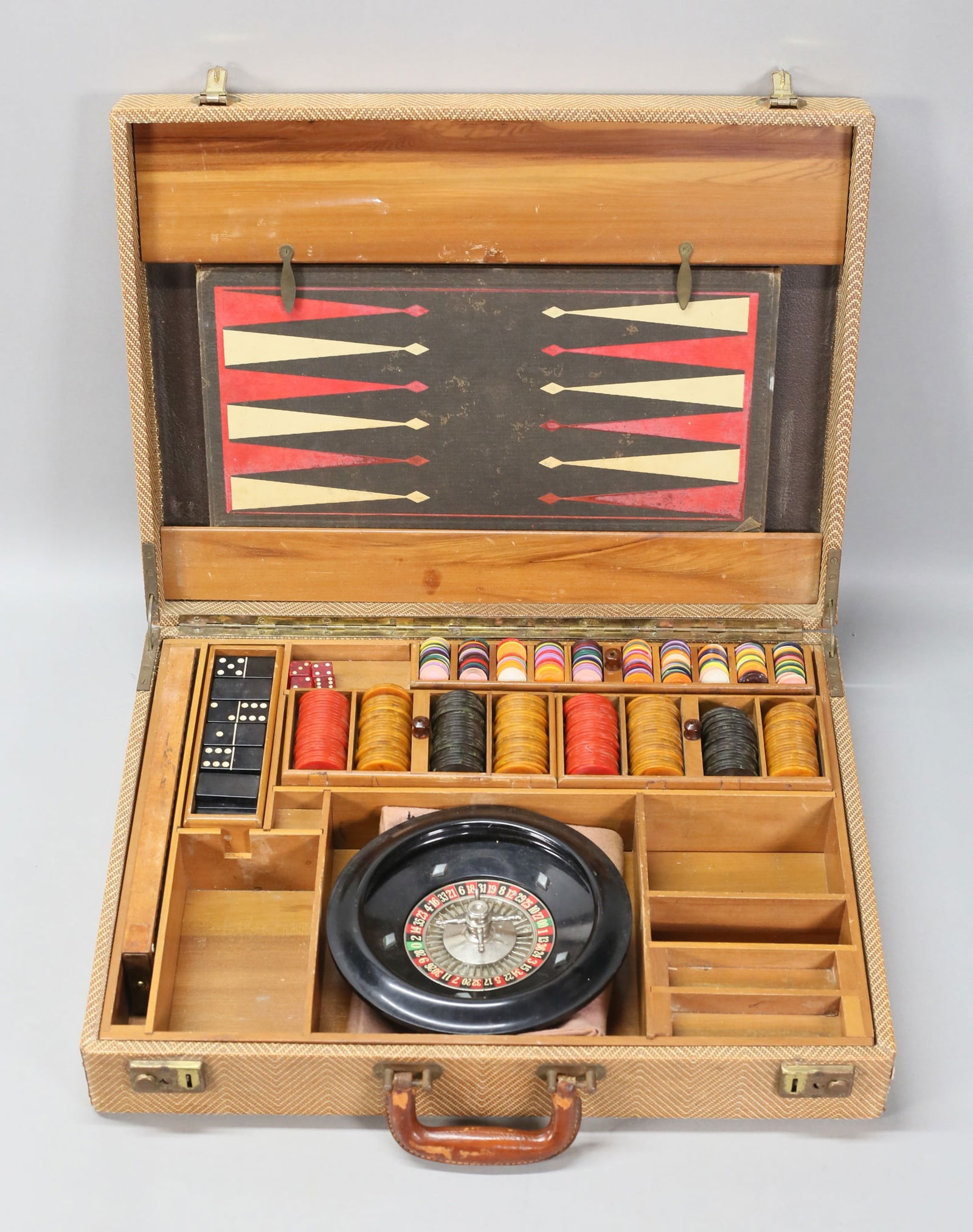 Bakelite Poker Chips, Roulette, Backgammon, Case (1 of 20)