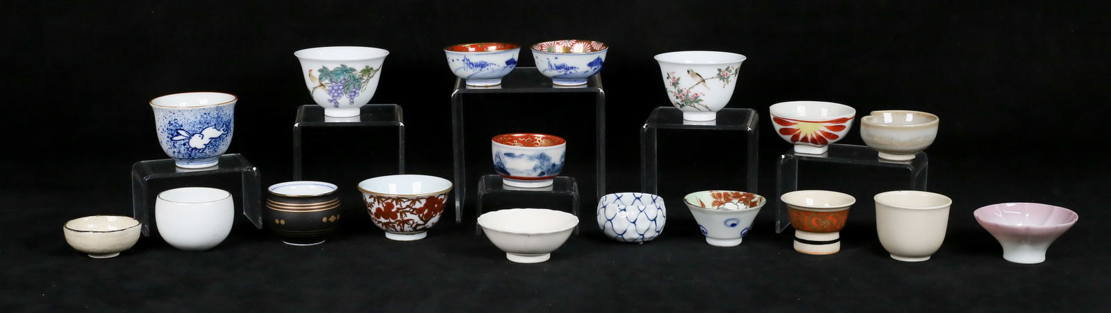 18 Japanese Porcelain Sake Cups (1 of 20)