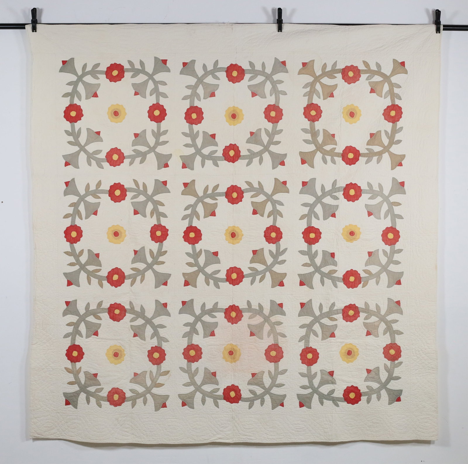 Vintage Pennsylvania Dutch Flower Garland Quilt (1 of 19)