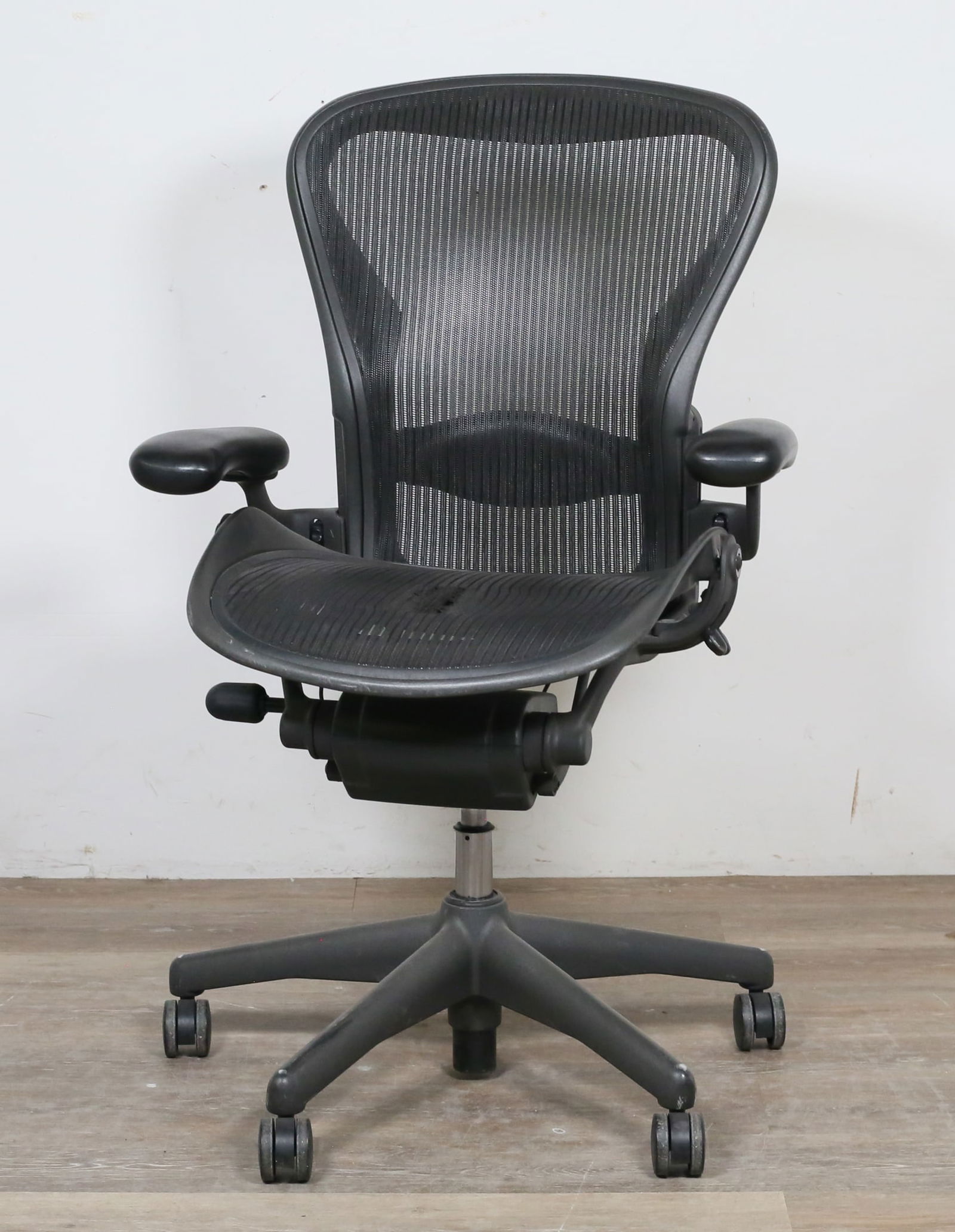 Herman Miller Aeron Office Chair (1 of 19)