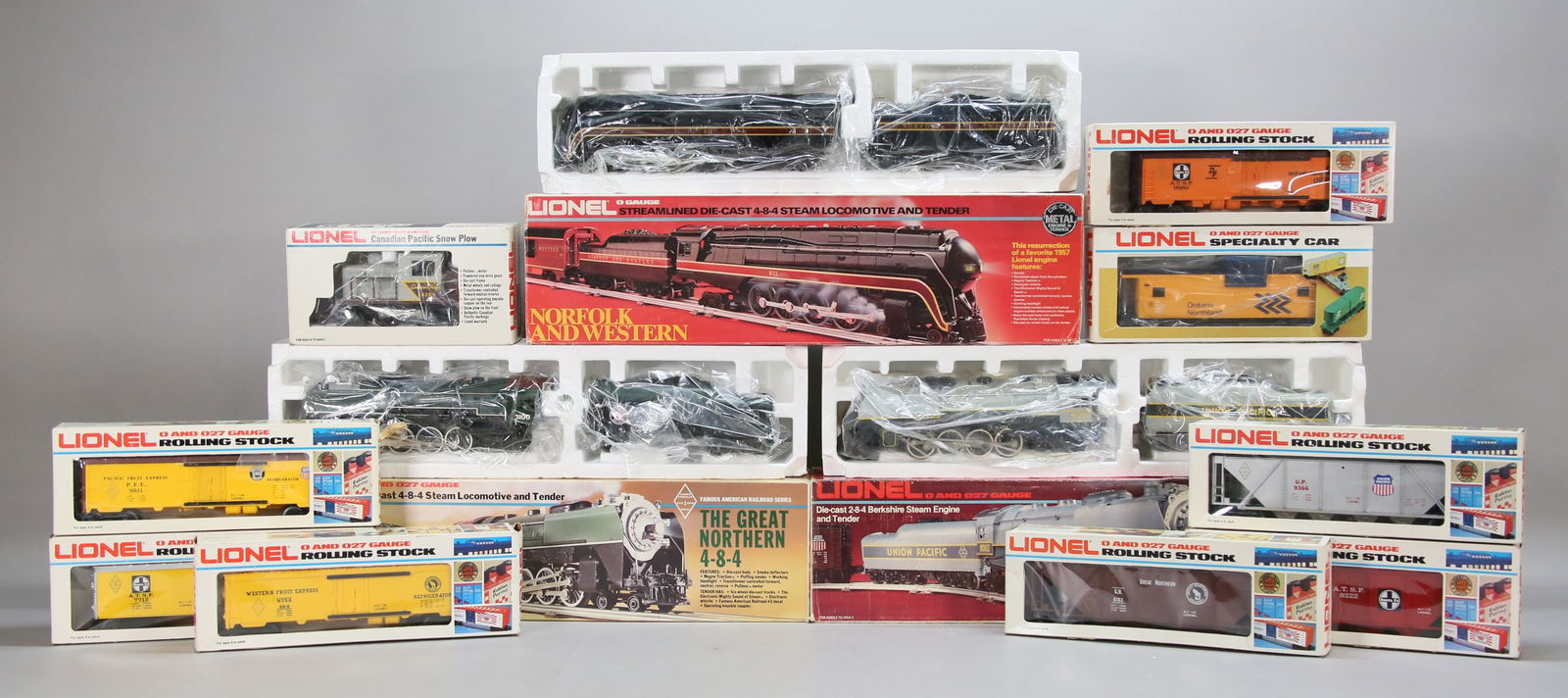 12 Lionel O Gauge Trains Locomotives & Cars (1 of 20)