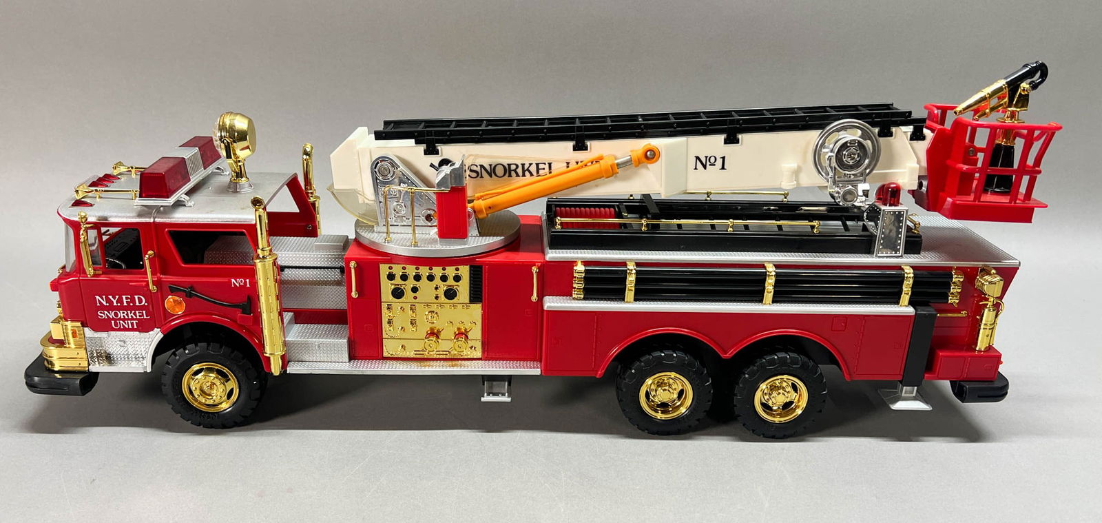 New Bright Fire Engine Replica #326 w/ Remote (1 of 10)