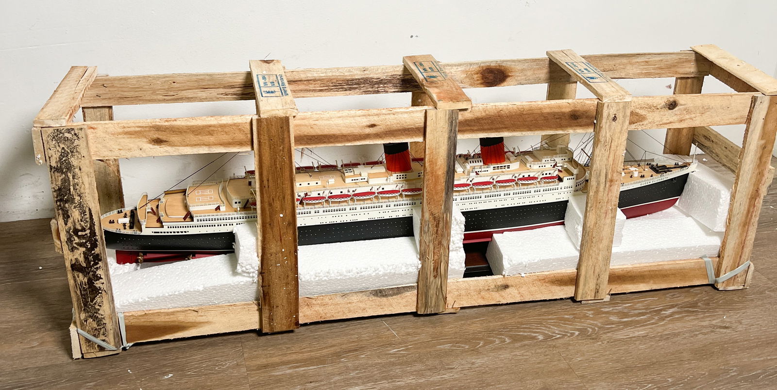 Queen Elizabeth Model Ship - CS0091P (1 of 10)