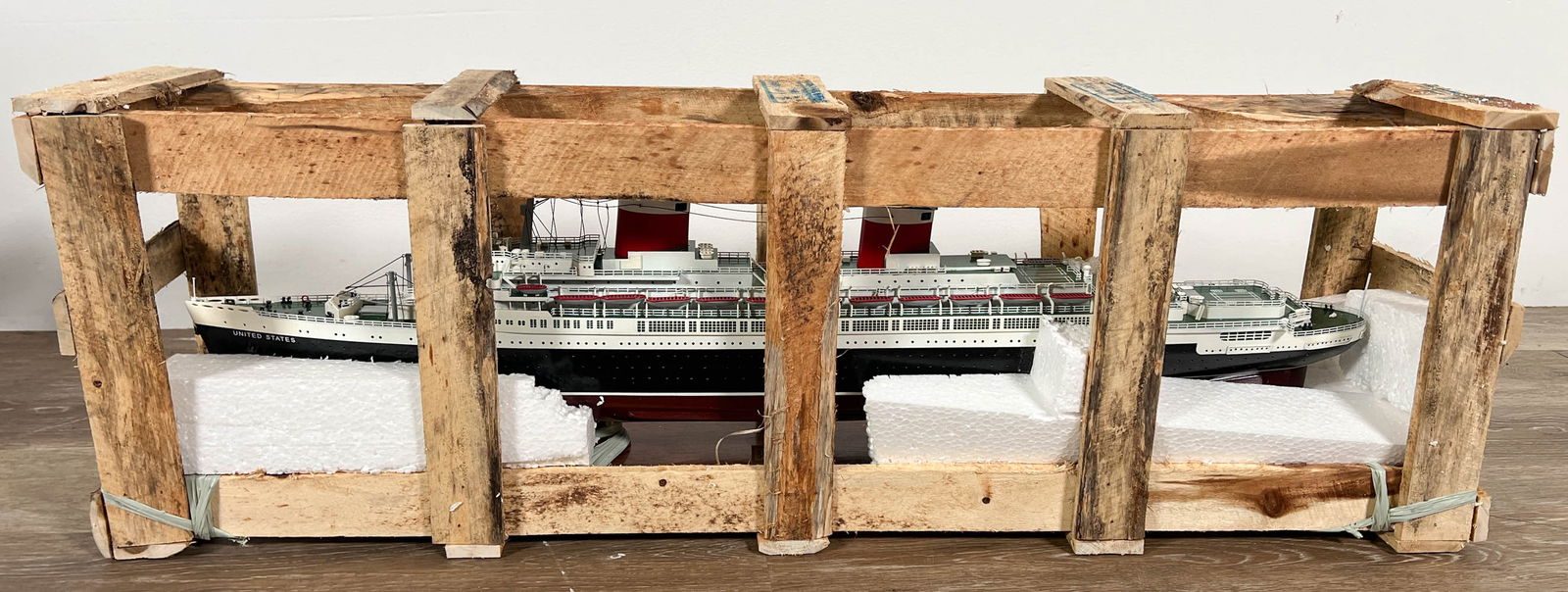 SS United States CS0041P-90 Model Ship (1 of 17)