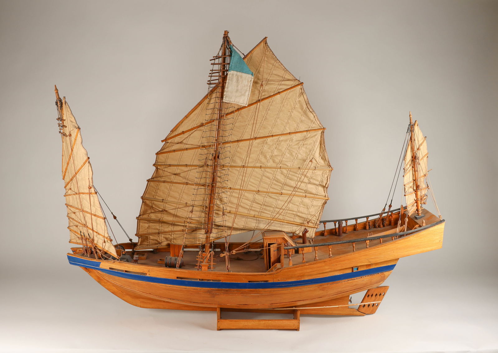 Wooden Ship Model China Junk: Wooden ship model, China Junk. With COA from J. Stephen Murray, Historic Marine & Armour. 40 1/2"L x 31"H to top of mast. Pieces loose, detached and repaired (some pieces present), one strip of wood o