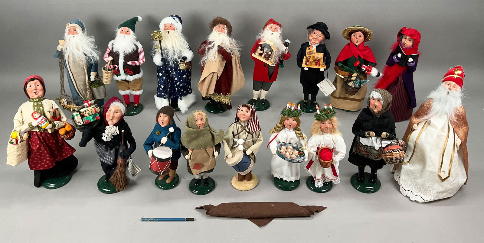 17 Byers Choice Christmas Caroler Figures (1 of 9)