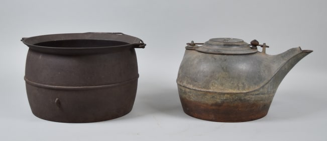 2 Griswold Cast Iron Kettles