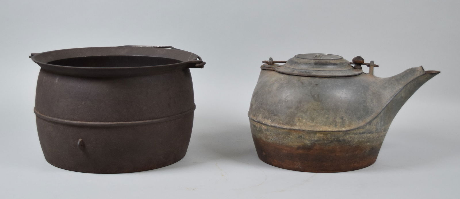 2 Griswold Cast Iron Kettles (1 of 10)