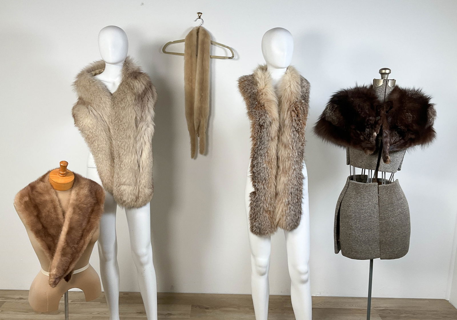 5 Vintage Mink & Fox Fur Stoles: Lot of 5 vintage mink and fox fur stoles. Hoffman stole 66"L.