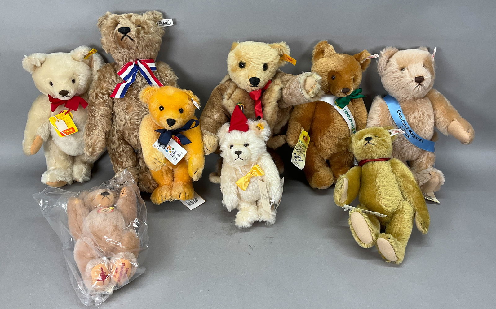 9 Steiff Teddy Bears (1 of 16)