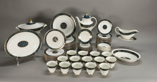 93 Piece Royal Doulton Carlyle Dinner Set