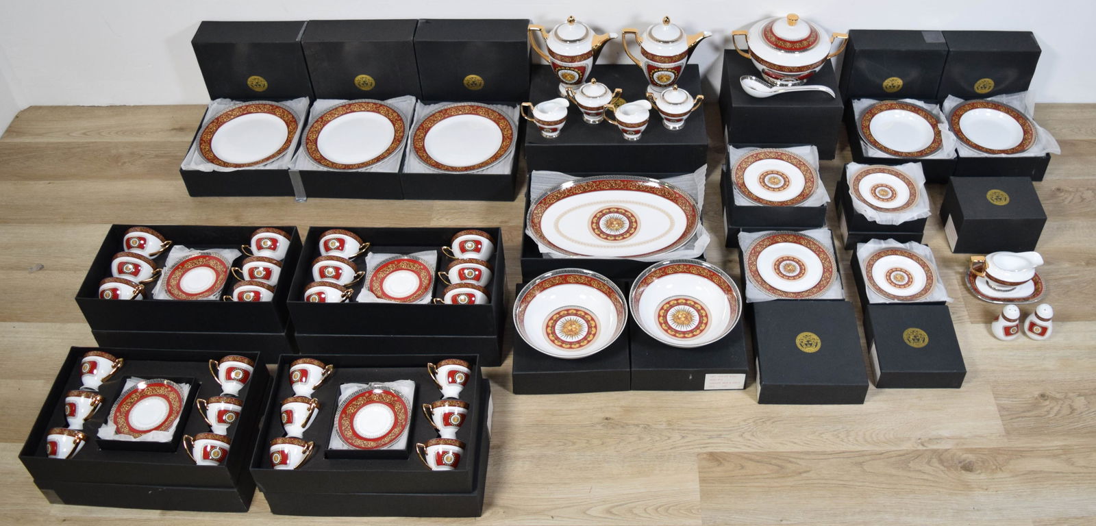 118 Pieces Versace Style Porcelain Dinnerware (1 of 20)
