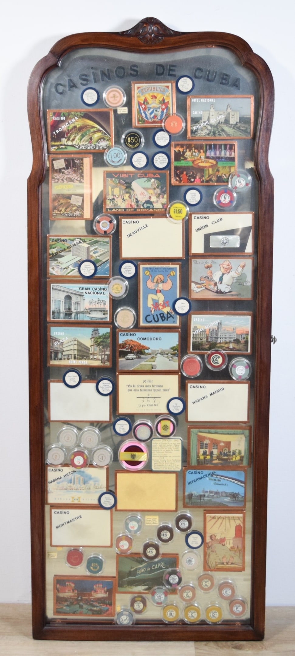 Casinos de Cuba Display Poker Chips & Postcards (1 of 14)