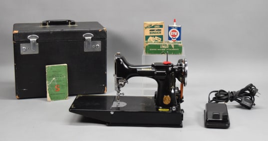 Singer Featherweight 221 Sewing Machine
