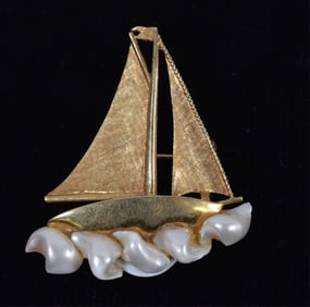 18k Gold Sailboat Brooch